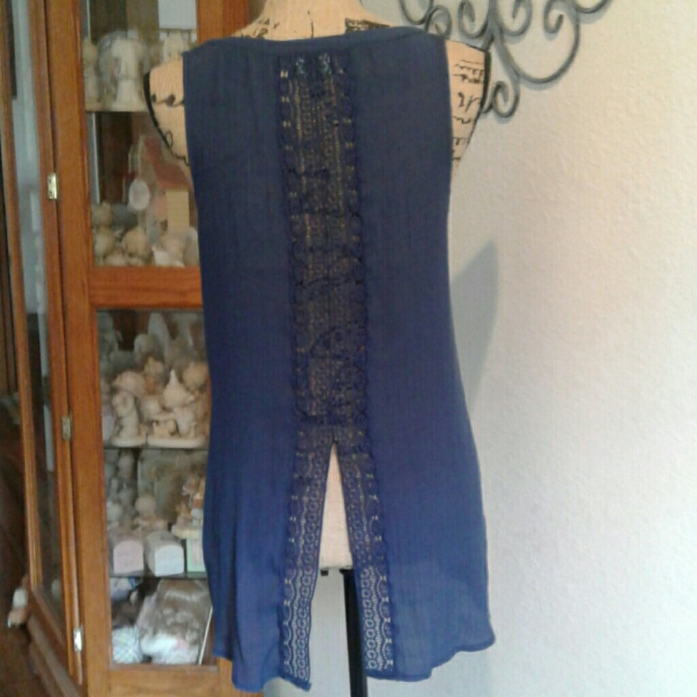 Cute blue lace top. - Picture 4 of 5